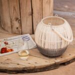 Lampe à poser ronde en corde naturelle bicolore beige et gris avec anse portable