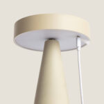 Lampe à poser beige conique LED rechargeable avec abat-jour circulaire et câble de charge