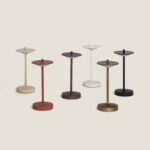 Lampes à poser métal, fût fin et abat-jour plat, coloris noir, terre cuite, brun et beige