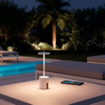 Lampe à poser blanche en métal, design T, base cylindrique, portable sans fil pour extérieur