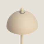 Lampe à poser beige, abat-jour demi-sphérique mat et fût cylindrique