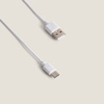 Câble USB-A vers micro-USB blanc, plat avec connecteurs métalliques