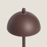 Lampe à poser brun en métal, abat-jour dôme mat et tige cylindrique