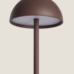 Lampe à poser en métal brun, abat-jour hémisphérique et tige cylindrique, finition mate