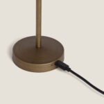 Lampe à poser laiton métal brossé, socle rond avec port de charge USB-C et câble connecté