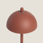 Lampe à poser dôme terre cuite mat en métal sur tige fine