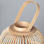 Lampe à poser en rotin naturel avec anse en bois et structure ajourée ronde