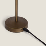 Lampe à poser base ronde laiton brossé, tige fine et port de recharge USB