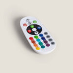 Télécommande blanche ovale pour lampe RGB, boutons de couleur et rond de navigation