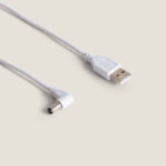 Câble de charge blanc USB-A vers prise DC coudée pour lampe rechargeable