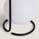 Lampe à poser sphérique blanche, diffuseur opalin et socle anneau métallique noir