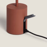 Lampe à poser terre cuite cylindrique, port de charge ouvert avec câble