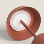 Lampe à poser terre cuite avec abat-jour rond et disque LED apparent