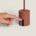 Lampe à poser base cylindrique terre cuite avec commande tactile noire