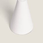 Lampe à poser conique blanche en métal, finition mate