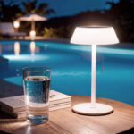 Lampe à poser blanche en métal LED pour extérieur, pied fin et abat-jour conique