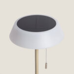 Lampe à poser solaire crème en métal, abat-jour rond avec panneau solaire intégré et cordon