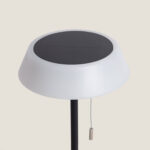 Lampe à poser solaire blanche métal, panneau solaire noir, pied noir et cordon d'allumage