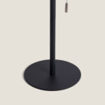 Lampe à poser noire en métal base ronde plate tige verticale et tirette métallique