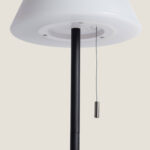 Lampe à poser noir métal avec diffuseur blanc et tirette métallique