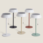 Lampe à poser métal en plusieurs coloris blanc, noir, crème, brun et vert, abat-jour rond et base plate