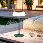 Lampe à poser solaire vert céladon en métal, abat-jour rond LED portable