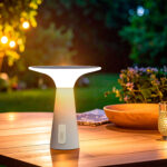 Lampe à poser solaire portable beige conique à plateau supérieur, lumière chaude