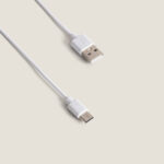 Câble USB blanc avec connecteurs USB-A et micro-USB pour charge et transfert