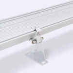 Projecteur linéaire LED profil aluminium blanc avec support orientable pour fixation murale