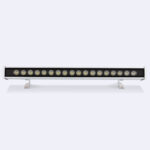 Projecteur linéaire LED noir à 18 lentilles, boîtier aluminium, supports réglables pour fixation murale ou sol