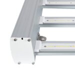 Luminaire LED linéaire argenté à barres LED, châssis aluminium, embouts blancs et supports de fixation