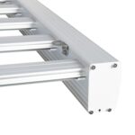 Luminaire linéaire LED en aluminium avec barres LED apparentes et capuchon d'extrémité blanc