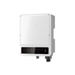 Onduleur solaire hybride triphasé blanc mural avec panneau de contrôle et connecteurs inférieurs