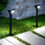 Balise solaire sur piquet noire avec éclairage LED blanc froid pour allée