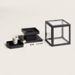 Plafonnier extérieur cadre métallique noir et panneaux en verre avec platine de montage et vis