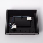 Plafonnier extérieur carré boîtier noir avec deux douilles blanches et câblage pour montage en plafond