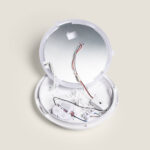 Plafonnier circulaire blanc ouvert montrant câblage et boîtier de fixation pour montage en surface