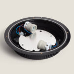 Plafonnier rond noir avec deux douilles et plaque métallique intérieure