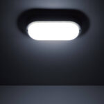 Plafonnier LED ovale diffuseur blanc opale et cadre noir, montage en surface plafond