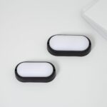 Plafonnier ovale noir avec diffuseur blanc opalin pour montage en surface, modèle extérieur