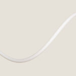 Plafonnier LED orientable blanc courbé, finition lisse pour montage plafond