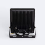 Projecteur LED extérieur noir, dos à ailettes, support orientable métallique et câbles de connexion visibles