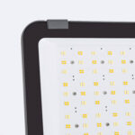 Projecteur LED rectangulaire noir à matrice de LED blanches, cadre métallique plat