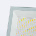 Projecteur LED extérieur rectangulaire blanc avec matrice de LED visible et cadre métallique