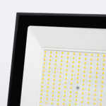 Projecteur LED rectangulaire noir à matrice de LED blanche, surface plate pour éclairage extérieur