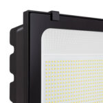 Projecteur LED extérieur 200W noir, boîtier métallique rectangulaire et dalle à LED haute densité