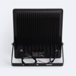 Projecteur LED extérieur noir slim, dos à ailettes, support de fixation et câbles de connexion visibles