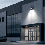 Projecteur LED noir mural slim éclairant façade, haute puissance pour éclairage extérieur