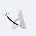 Projecteur LED blanc rectangulaire, support réglable, câbles d'alimentation à trois conducteurs visibles