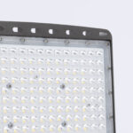 Projecteur LED rectangulaire noir, matrice de LED protégée sous verre, cadre métallique